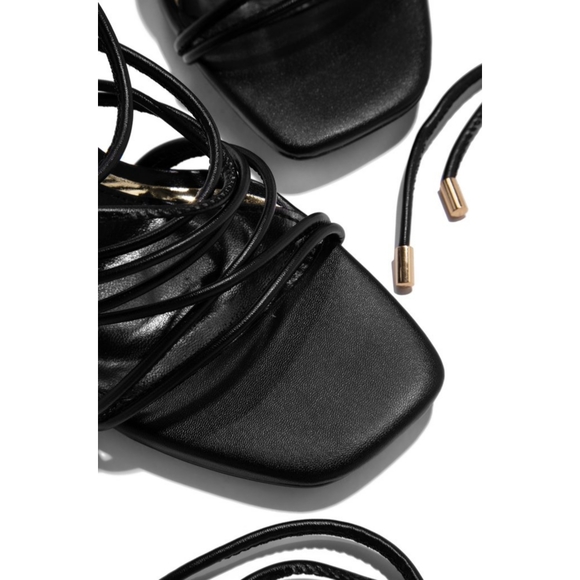 𝙍𝙀𝙎𝙏𝙊𝘾𝙆𝙀𝘿🖤𝑺𝒘𝒆𝒆𝒕 𝑻𝒂𝒍𝒌𝒆𝒓 𝑺𝒕𝒓𝒂𝒑𝒑𝒚 𝑳𝒂𝒄𝒆 𝑼𝒑 𝑯𝒆𝒆l - Picture 3 of 4